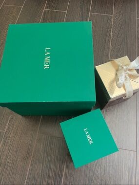 La Mer Emerald Green Gift Boxes with Gold Accents